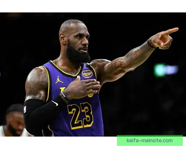 詹姆斯对阵魔术穿上历史出场王纪念球鞋1612数字见证里程碑时刻