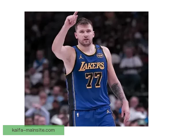 东契奇解锁生涯一万五千分里程碑跻身历史第三年轻巨星传奇新篇章 东契奇解锁生涯一万五千分里程碑跻身历史第三年轻巨星传奇新篇章